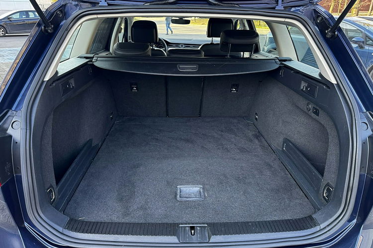 Volkswagen Passat Highline LED Aktywny Tempomat Kamera Gwarancja zdjęcie 14