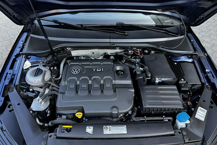 Volkswagen Passat Highline LED Aktywny Tempomat Kamera Gwarancja zdjęcie 15