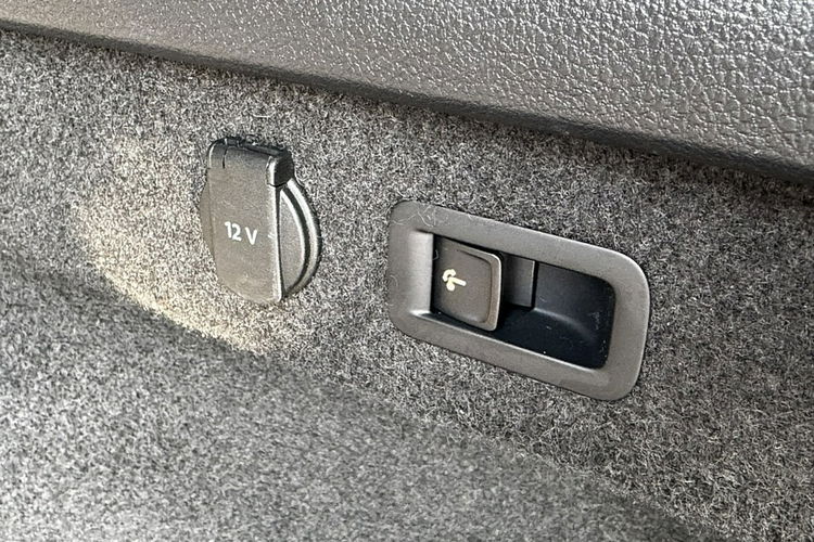 Volkswagen Passat Highline LED Aktywny Tempomat Kamera Gwarancja zdjęcie 21