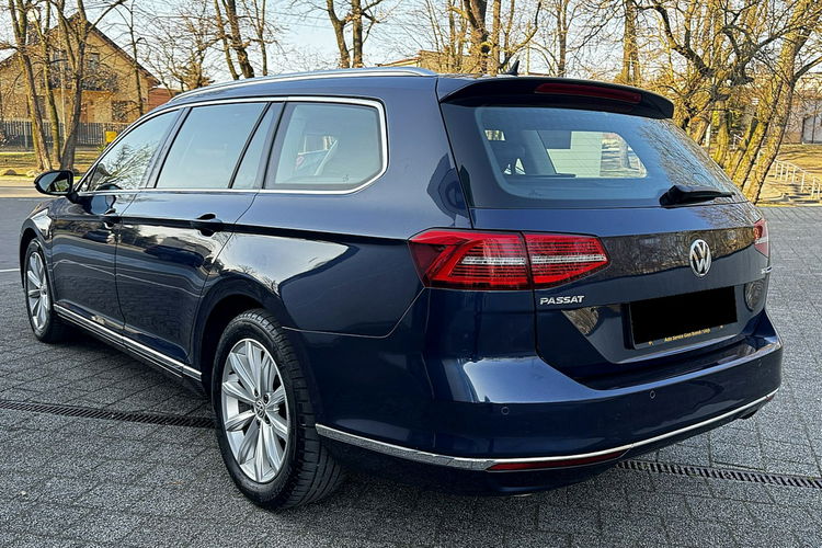Volkswagen Passat Highline LED Aktywny Tempomat Kamera Gwarancja zdjęcie 4