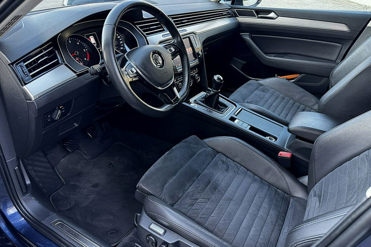 Volkswagen Passat Highline LED Aktywny Tempomat Kamera Gwarancja zdjęcie 9