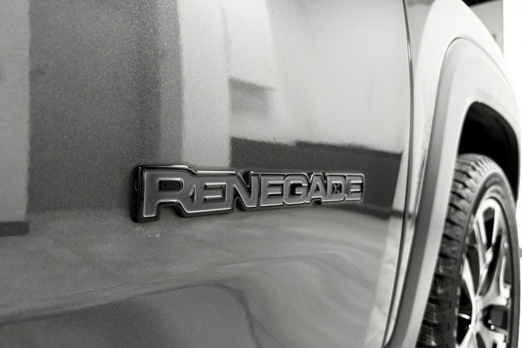 Jeep Renegade 1.6 110KM BROOKLYN Special Edition Blac Navi GPS Klimatronic KeyLessGo zdjęcie 10