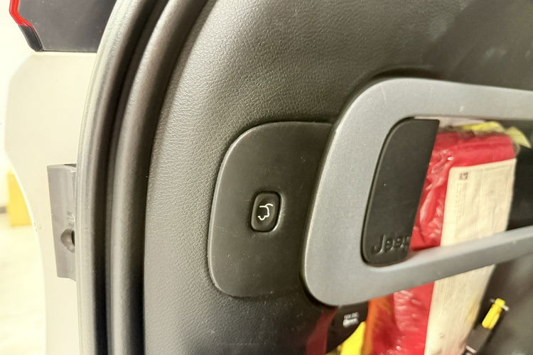 Jeep Cherokee 2.0 MJD 140KM LONGIITUDE Navi GPS Klimatronic Polski Salon zdjęcie 20