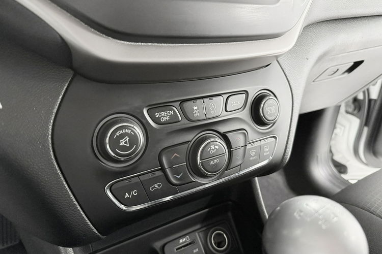 Jeep Cherokee 2.0 MJD 140KM LONGIITUDE Navi GPS Klimatronic Polski Salon zdjęcie 29