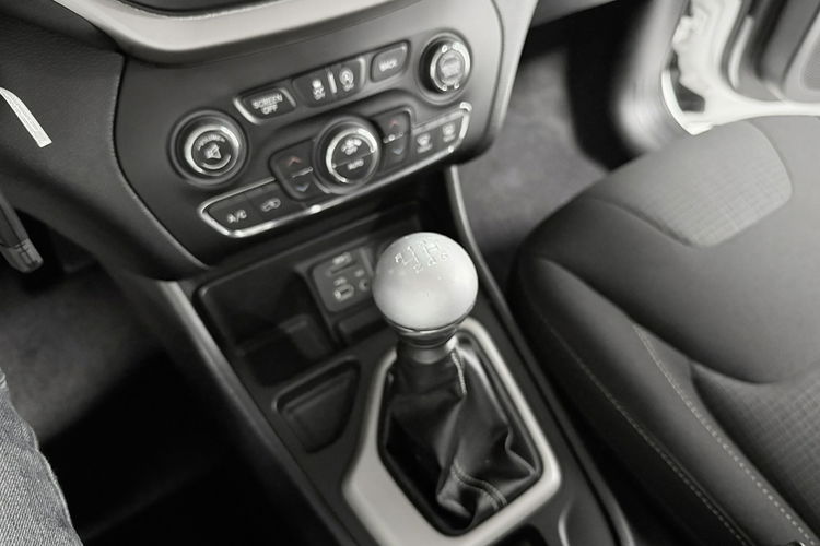 Jeep Cherokee 2.0 MJD 140KM LONGIITUDE Navi GPS Klimatronic Polski Salon zdjęcie 32