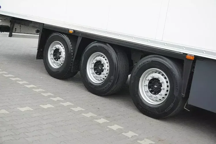 Schmitz CHŁODNIA / CARRIER 1950 / MULTITEMPERATURA / 2 X OŚ PODNOSZONA zdjęcie 9