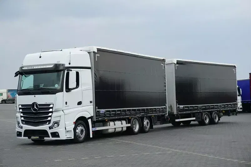 samochód ciężarowy Mercedes zdjęcie 1