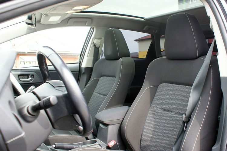 Toyota Auris zdjęcie 10