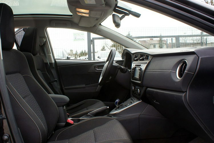 Toyota Auris zdjęcie 12