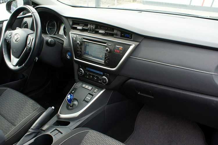Toyota Auris zdjęcie 13