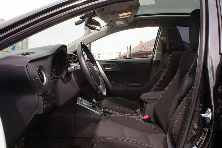Toyota Auris zdjęcie 9