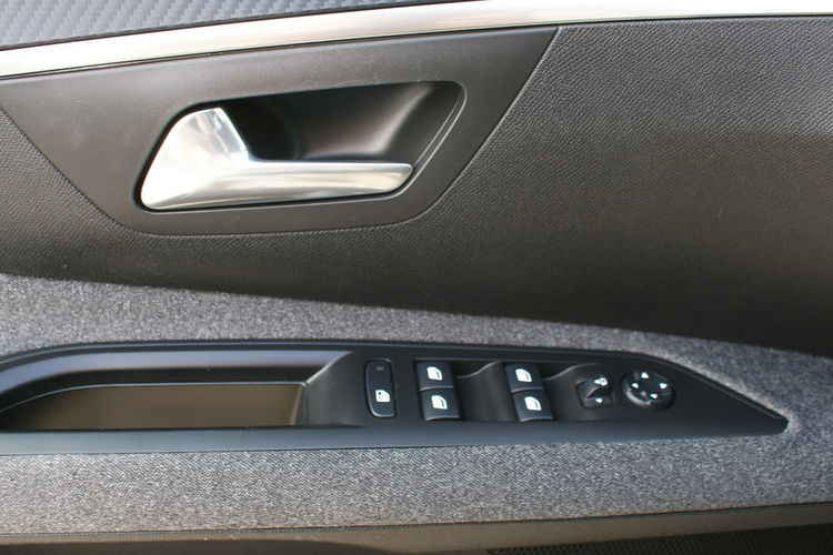Peugeot 3008 zdjęcie 27
