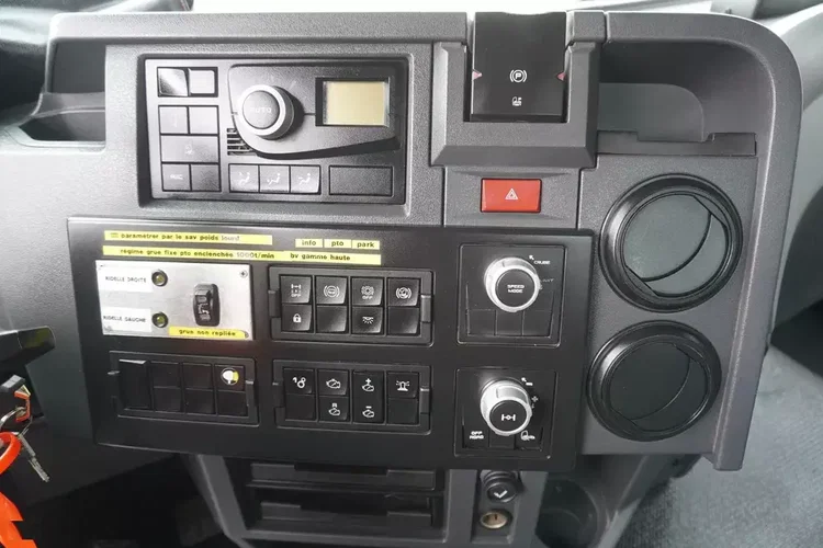 Renault C480 / HDS Hiab 8.7 t / wywrotka 3-stronna / 2 hydroburty zdjęcie 24