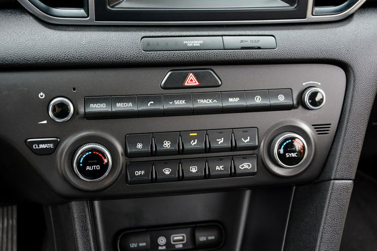Kia Sportage 115 tys przebiegu Klimatronic Ledy Navi Kamera Parktronic Oryginał zdjęcie 23