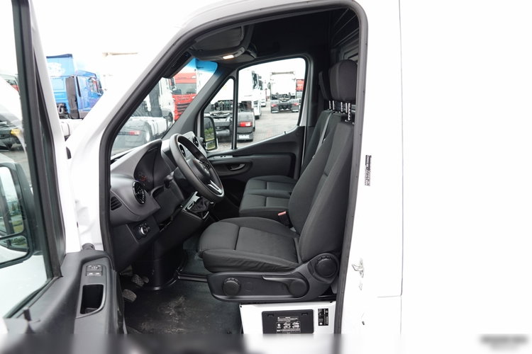 Mercedes SPRINTER / 2021 ROK / BLASZAK / SPROWADZONY /PO KONTRAKCIE SERWISOWYM / zdjęcie 29