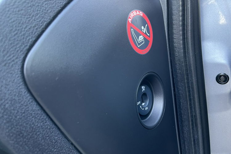 Nissan Qashqai 2.0 4x4 Climatronic Panorama 6bieg Tempomat Ks Serw Stan BDB BEzwypad zdjęcie 19