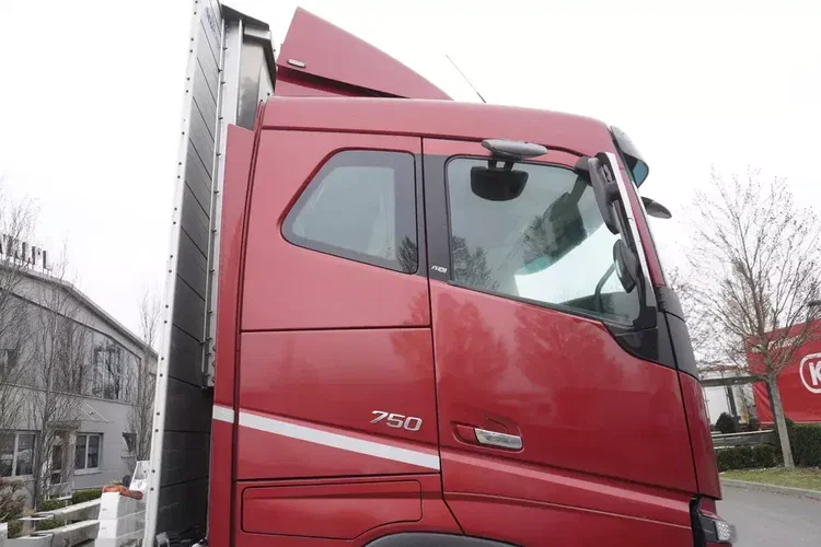 Volvo FH16 750 / rama 8 m / 750 KM / 2021 / zabudowa z kłonicami zdjęcie 10