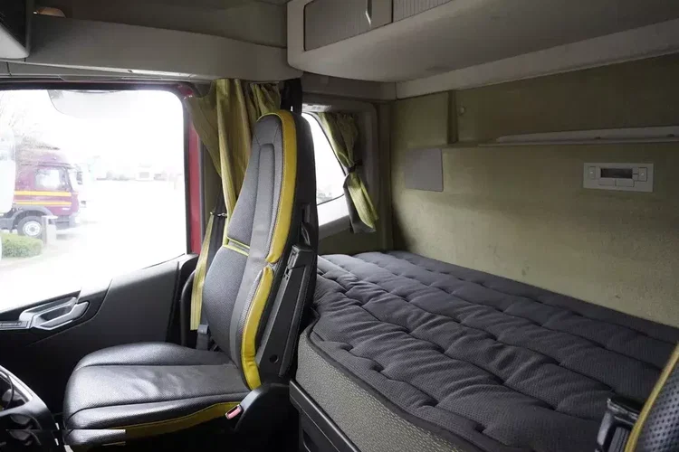 Volvo FH16 750 / rama 8 m / 750 KM / 2021 / zabudowa z kłonicami zdjęcie 15