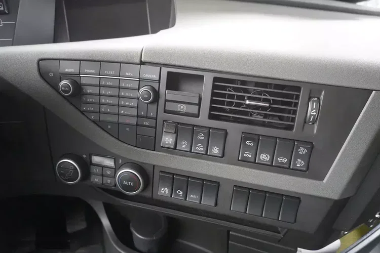 Volvo FH16 750 / rama 8 m / 750 KM / 2021 / zabudowa z kłonicami zdjęcie 16