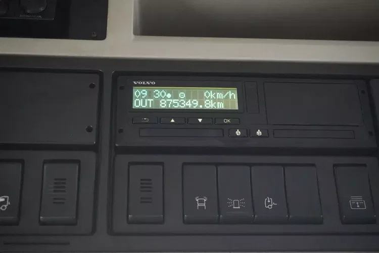 Volvo FH16 750 / rama 8 m / 750 KM / 2021 / zabudowa z kłonicami zdjęcie 17