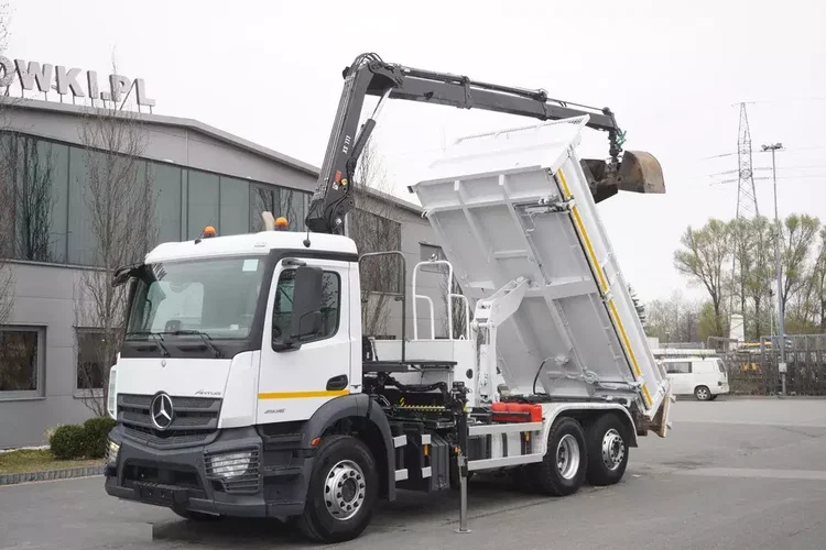 Mercedes Antos 2536 / 100 000 km / HDS 3.9 t HIAB XS 111 / wywrotka 2-stronna / oś skrętna zdjęcie 1
