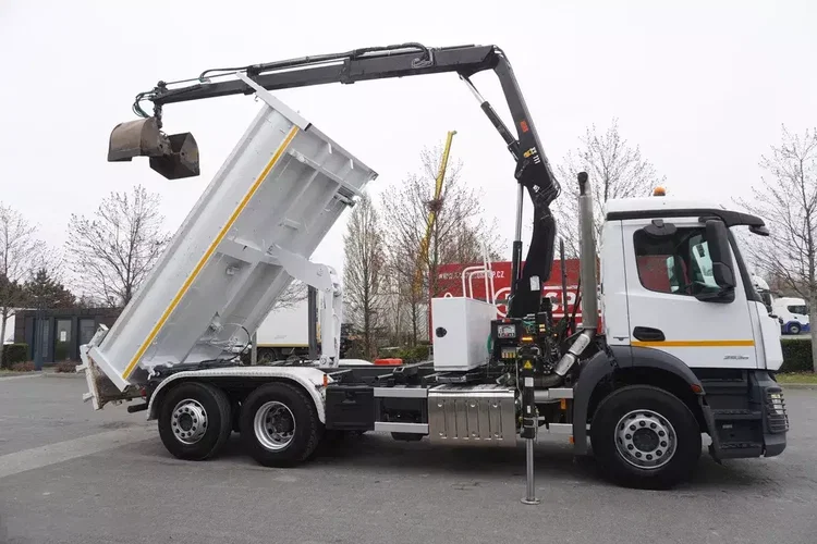 Mercedes Antos 2536 / 100 000 km / HDS 3.9 t HIAB XS 111 / wywrotka 2-stronna / oś skrętna zdjęcie 13
