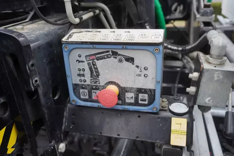 Mercedes Antos 2536 / 100 000 km / HDS 3.9 t HIAB XS 111 / wywrotka 2-stronna / oś skrętna zdjęcie 16