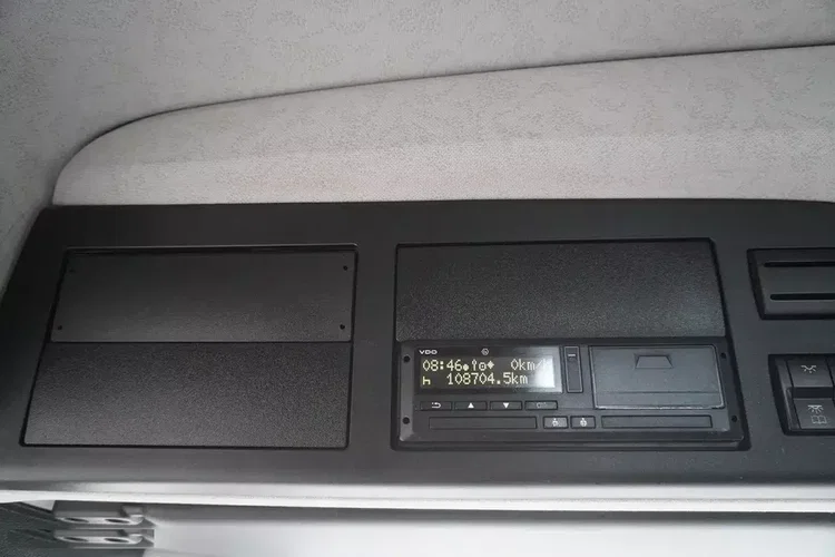 Mercedes Antos 2536 / 100 000 km / HDS 3.9 t HIAB XS 111 / wywrotka 2-stronna / oś skrętna zdjęcie 2