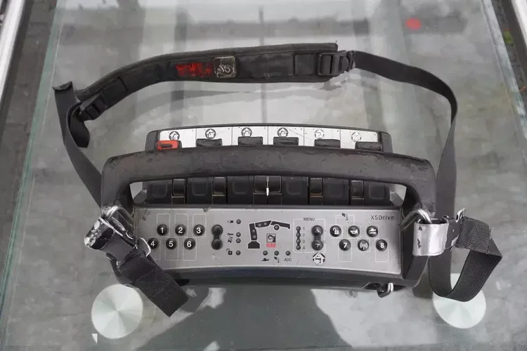 Mercedes Antos 2536 / 100 000 km / HDS 3.9 t HIAB XS 111 / wywrotka 2-stronna / oś skrętna zdjęcie 20