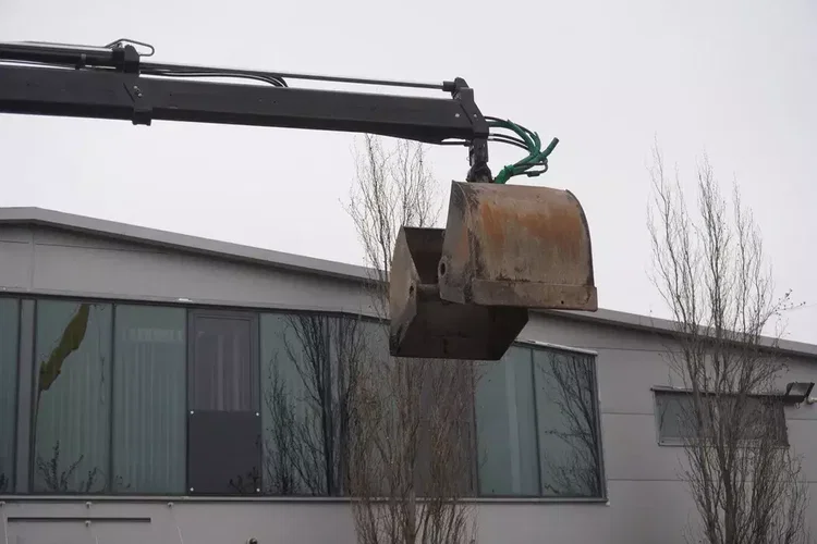 Mercedes Antos 2536 / 100 000 km / HDS 3.9 t HIAB XS 111 / wywrotka 2-stronna / oś skrętna zdjęcie 21