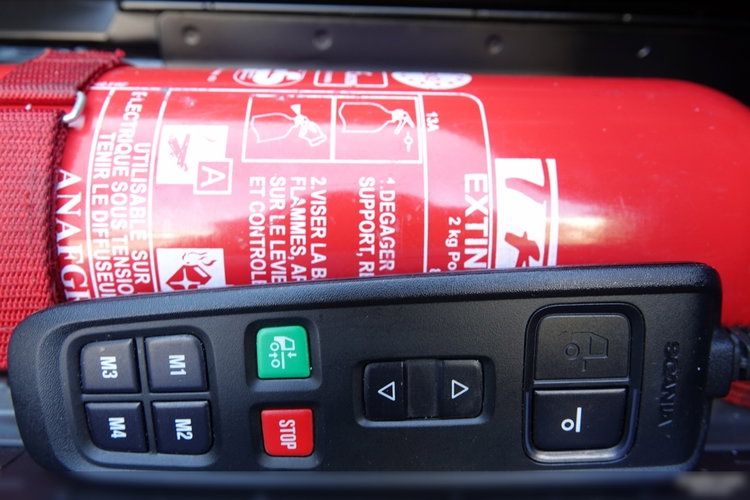 Scania G 320 / 6x2 / FIRANKA- 9 M / + WINDA ZAŁADOWCZA / OŚ PODNOSZONA  zdjęcie 32