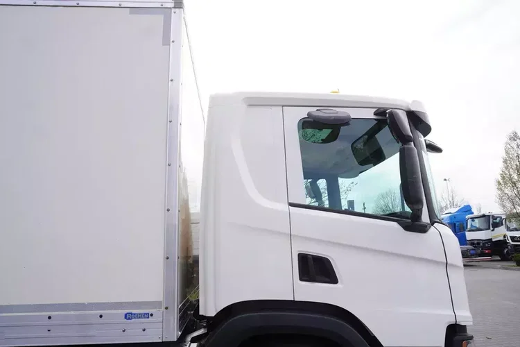 Scania P250 17 EPAL / 19t / 50 tys.km / kab. sypialna / winda Dhollandia 2t zdjęcie 12