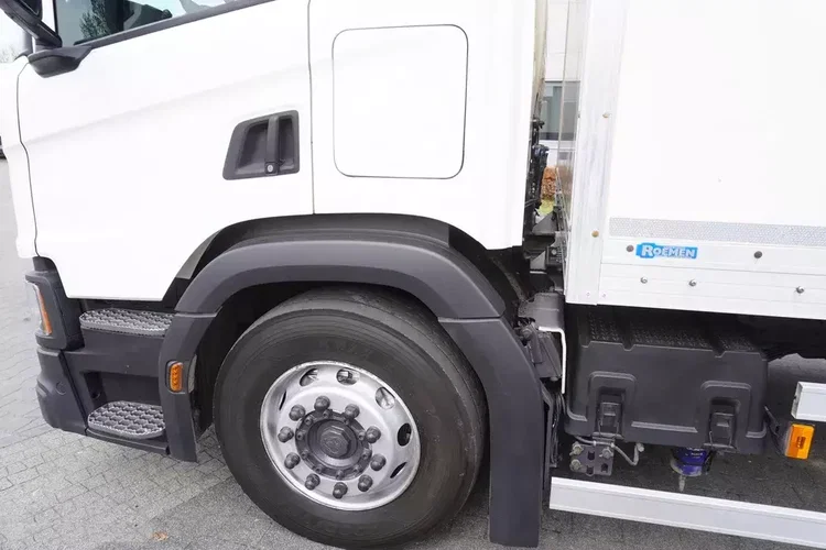 Scania P250 17 EPAL / 19t / 50 tys.km / kab. sypialna / winda Dhollandia 2t zdjęcie 14