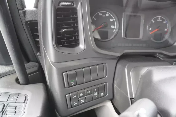 Scania P250 17 EPAL / 19t / 50 tys.km / kab. sypialna / winda Dhollandia 2t zdjęcie 21