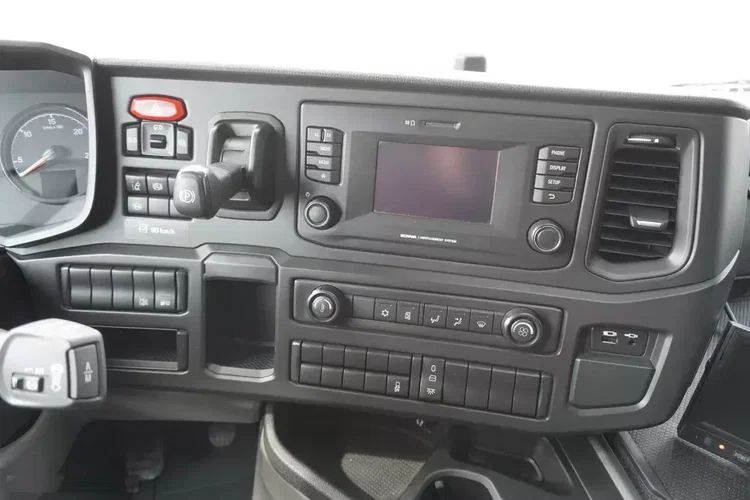 Scania P250 17 EPAL / 19t / 50 tys.km / kab. sypialna / winda Dhollandia 2t zdjęcie 22