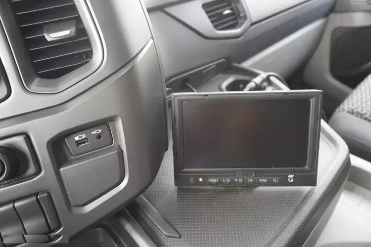 Scania P250 17 EPAL / 19t / 50 tys.km / kab. sypialna / winda Dhollandia 2t zdjęcie 23