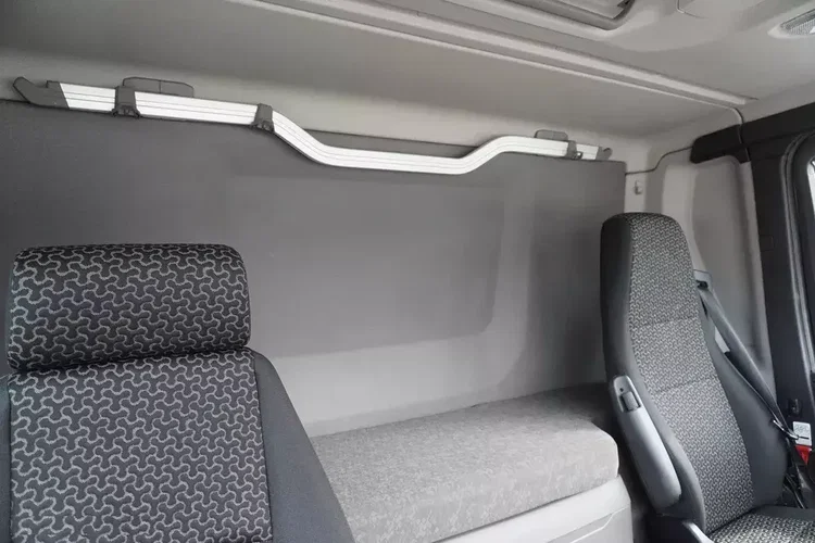 Scania P250 17 EPAL / 19t / 50 tys.km / kab. sypialna / winda Dhollandia 2t zdjęcie 25