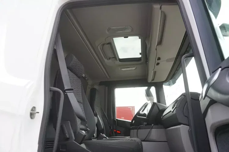 Scania P250 17 EPAL / 19t / 50 tys.km / kab. sypialna / winda Dhollandia 2t zdjęcie 26
