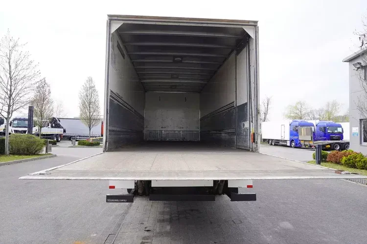 Scania P250 17 EPAL / 19t / 50 tys.km / kab. sypialna / winda Dhollandia 2t zdjęcie 27