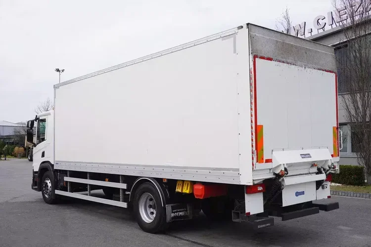 Scania P250 17 EPAL / 19t / 50 tys.km / kab. sypialna / winda Dhollandia 2t zdjęcie 3