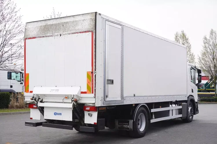 Scania P250 17 EPAL / 19t / 50 tys.km / kab. sypialna / winda Dhollandia 2t zdjęcie 4