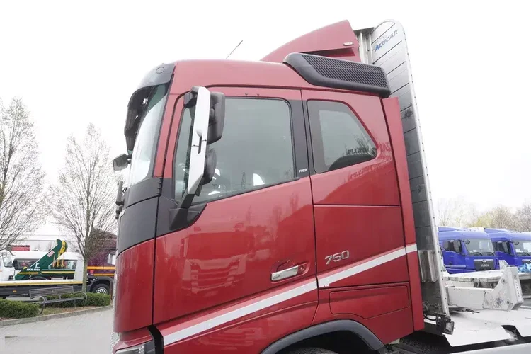 Volvo FH16 750 / rama 8 m / 750 KM / 2021 / zabudowa z kłonicami zdjęcie 11