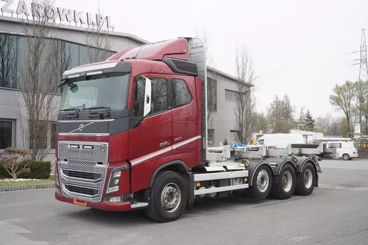 Volvo FH16 750 / rama 8 m / 750 KM / 2021 / zabudowa z kłonicami zdjęcie 2