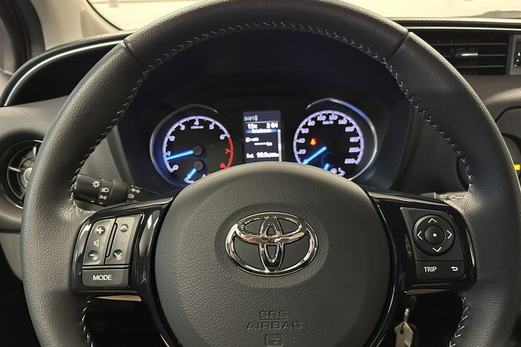 Yaris Toyota Yaris 1.5 Benz Lift Team D Bardzo zadbana Opłaty GWARANCJA zdjęcie 11