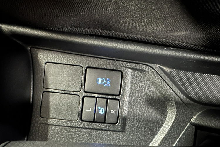 Yaris Toyota Yaris 1.5 Benz Lift Team D Bardzo zadbana Opłaty GWARANCJA zdjęcie 18