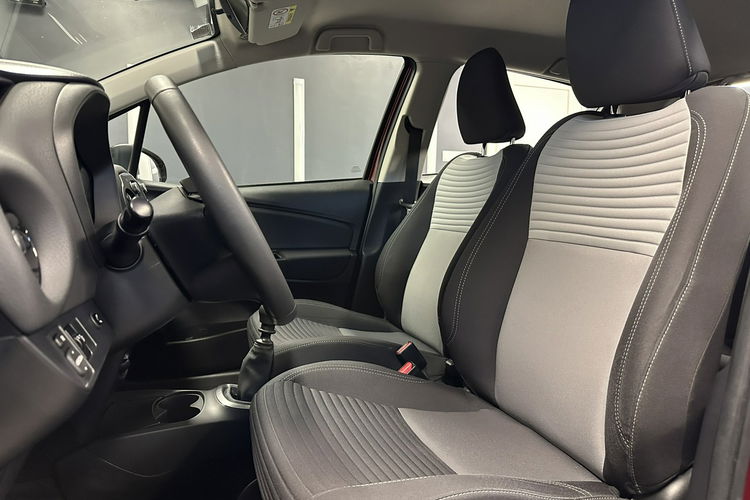 Yaris Toyota Yaris 1.5 Benz Lift Team D Bardzo zadbana Opłaty GWARANCJA zdjęcie 7