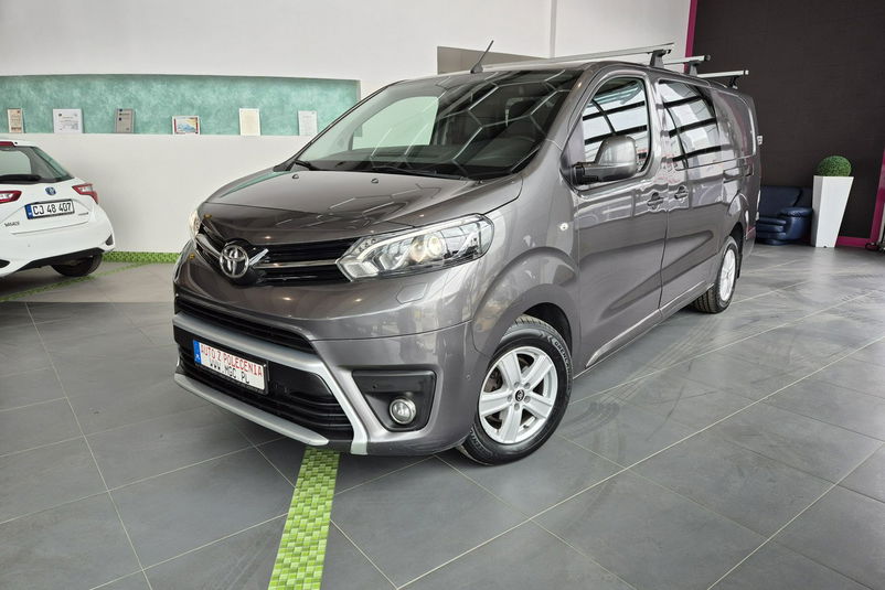 samochód dostawczy Toyota zdjęcie 1