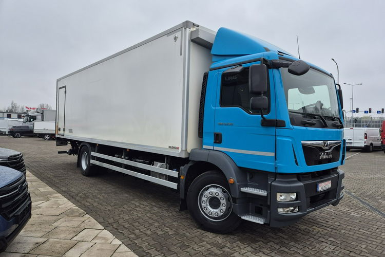 TGM MAN TGM 15.250 /KONTENER IZOTERMA /IGLOOCAR/WEBASTO PAKA + KABINA /E6 zdjęcie 6