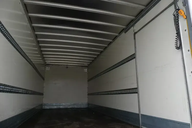 Iveco EURO CARGO 120-220 / KONTENER 7.30 + WINDA / EURO 6 / NISKI PRZEBIEG / zdjęcie 21