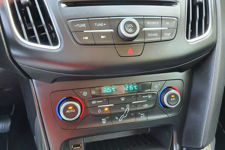 Ford Focus 2.0 TDCi 150KM # Titanium # Climatronic # Navi SYNC 3 # Park Assist zdjęcie 24